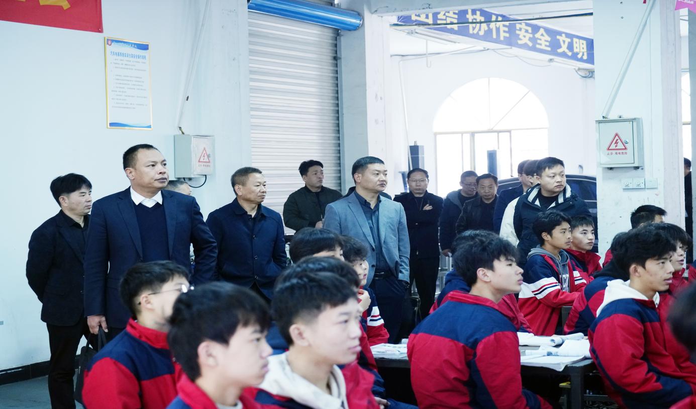 双峰职中赴新化、冷水江职校取经 共探职教高质量发展路径