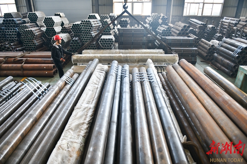 企业生产忙 冲刺“全年红”