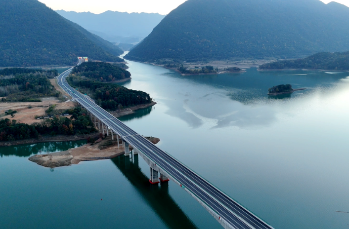 石门仙阳湖：落日熔金映群岛，湖光山色醉游人