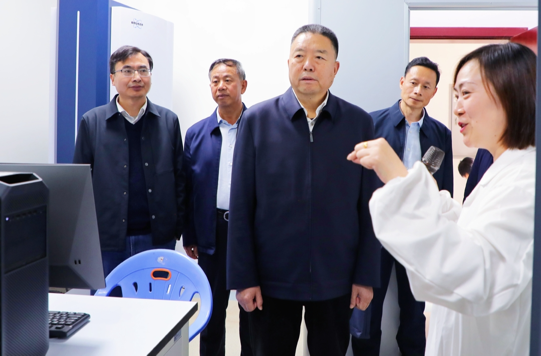 毛万春在中国科学院亚热带农业生态研究所宣讲调研