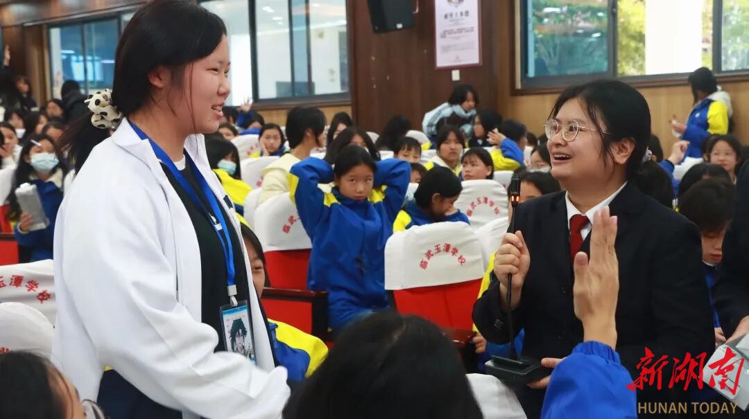 “护航花季，青春无邪”——临武检察法治课堂为女生成长点亮“自护灯塔”