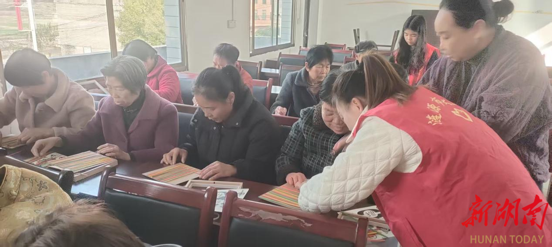 伏口镇：非遗竹编进乡村 社工服务暖寒冬