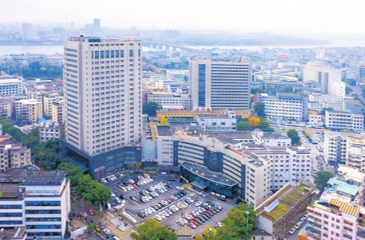 湘涌新潮丨从“三角难题”到“三医共舞”，湘潭巧解“医改方程”