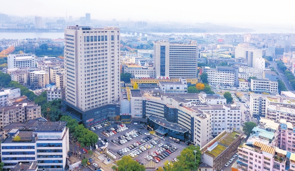 湘涌新潮丨从“三角难题”到“三医共舞”，湘潭巧解“医改方程”