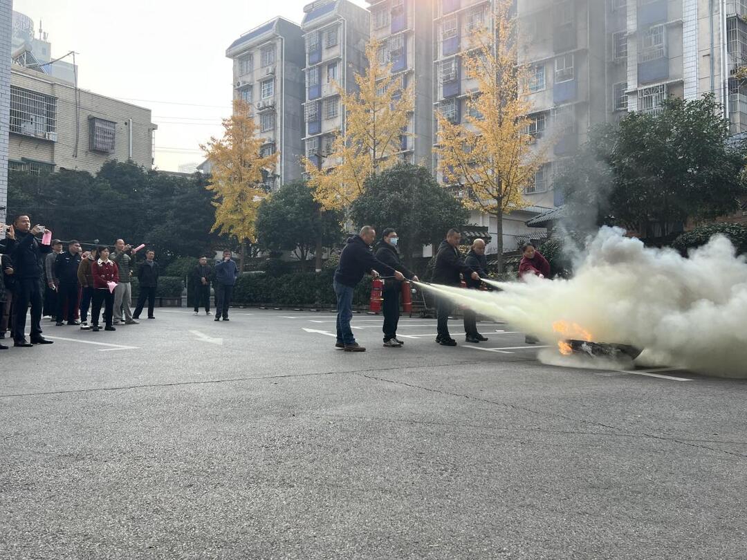 熙台岭社区百名商户职工