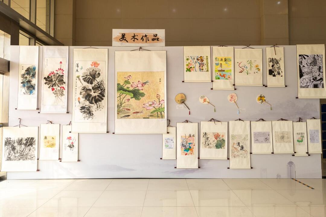 湖南交通职院举办“清风正道 廉行致远”师生书画摄影展