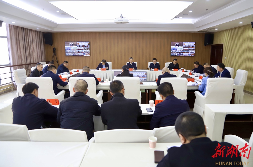 严华主持召开“送解优”行动专题调度会