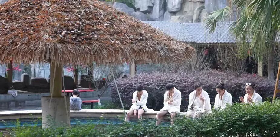 龙女温泉“大变身”，冬日嗨玩不设限