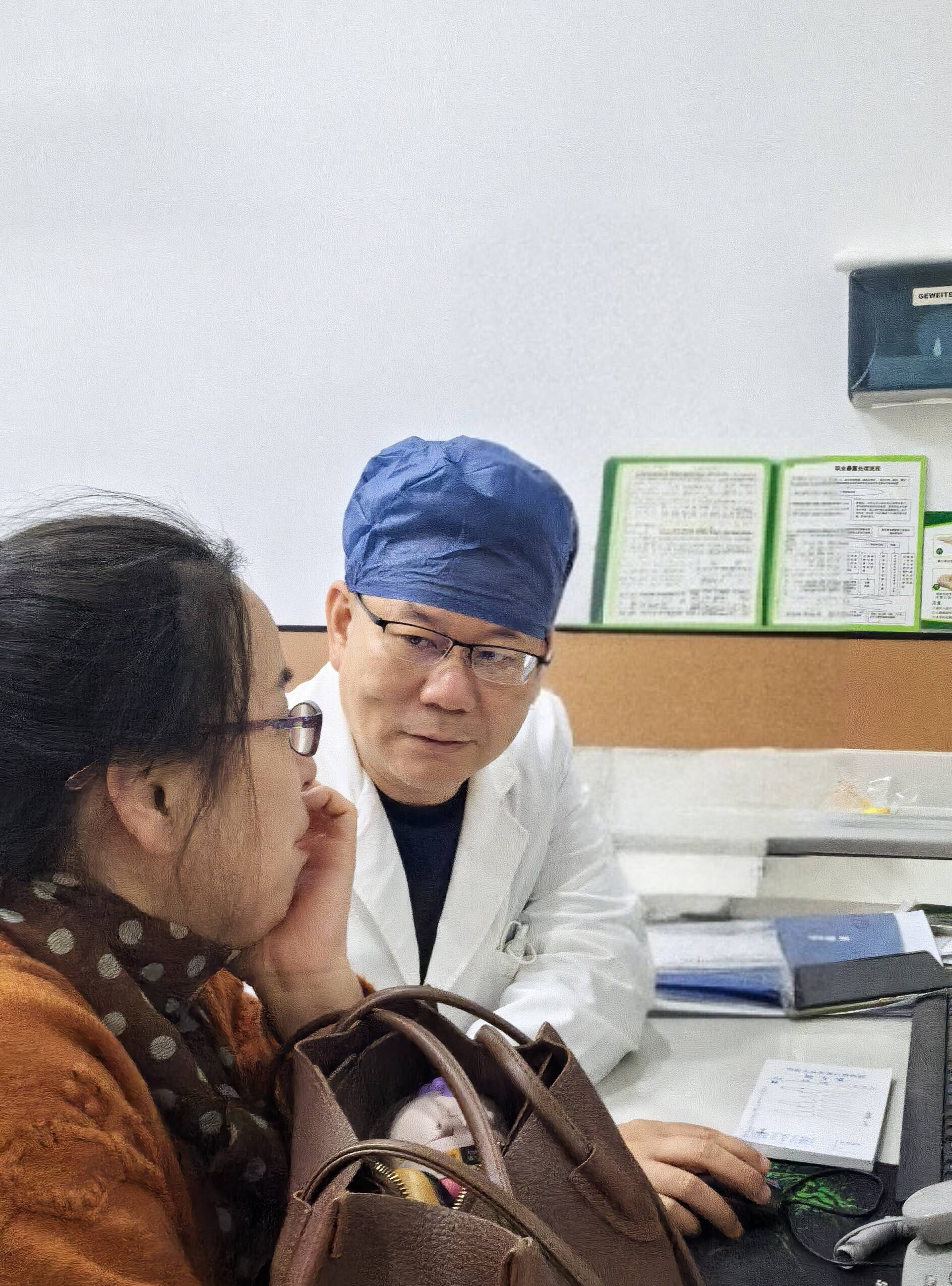 我的履职故事｜守护“银龄口福”的奔跑者——记邵阳市政协委员、口腔医院院长梁承亮