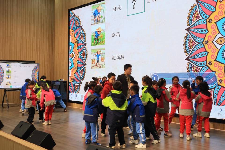 乐韵教研聚合力，深耕课堂促成长