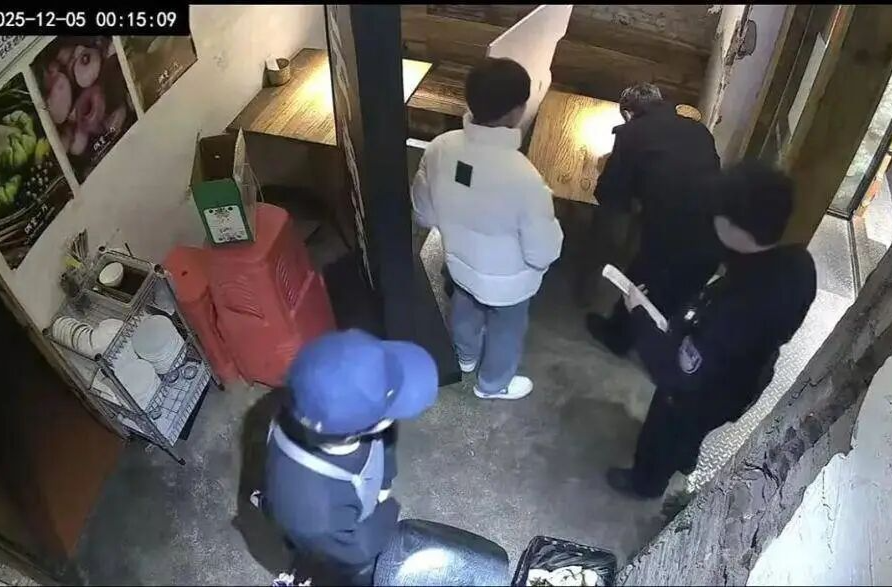 重庆一餐馆内10人聚餐9人先走，剩下1人表示没钱？最新进展→