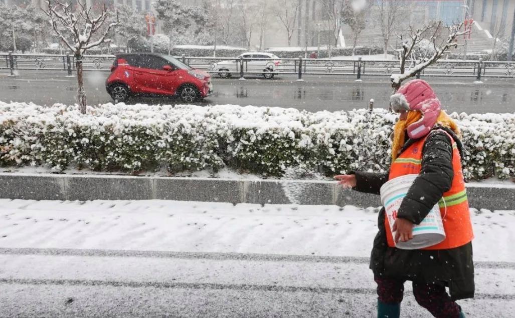 今年下雪，为啥不撒融雪剂了？