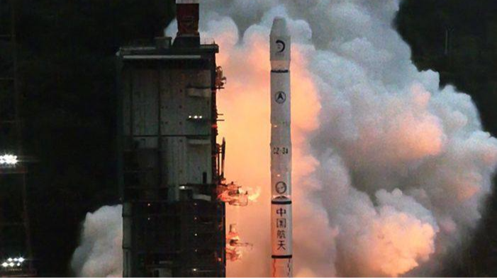 12年前的今天，“玉兔”踏上月球