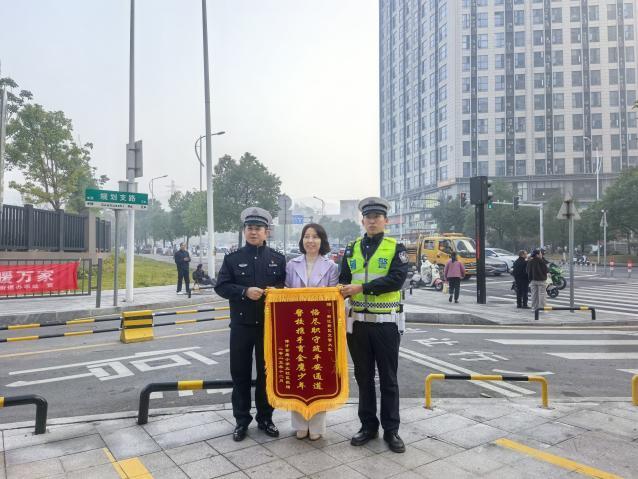 家校社协同发力 共筑博才金鹰小学平安上学路