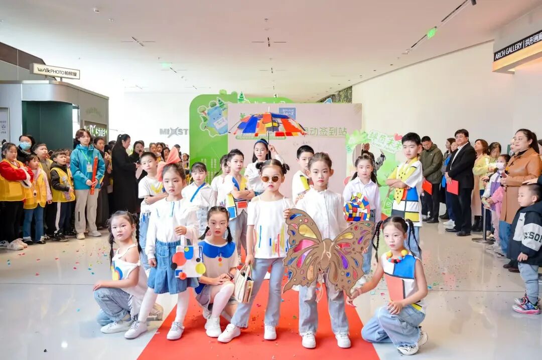 第四届全国青少年生态环境四格漫画湖南赛区优秀作品公益展开幕