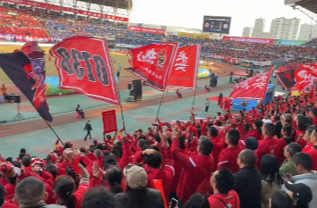 疯狂的“湘超”丨娄底球迷的100%热爱与呐喊