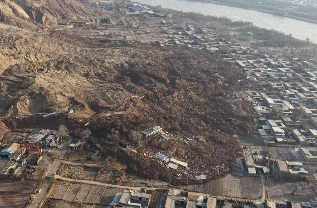 45户房屋被埋 无人员伤亡 甘肃省永靖县发生滑坡
