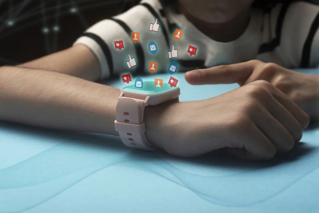 高赞账号卖出上千元，“小天才圈”里的未成年“大佬”是如何养成的？