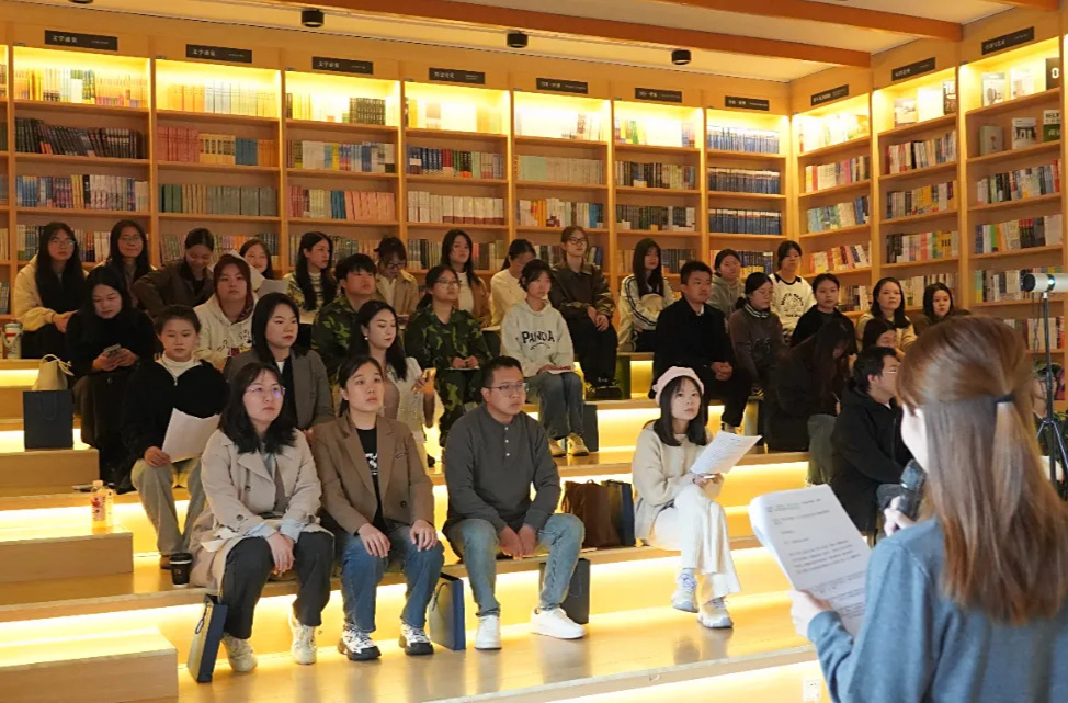 高赞账号卖出上千元，“小天才圈”里的未成年“大佬”是如何养成的？