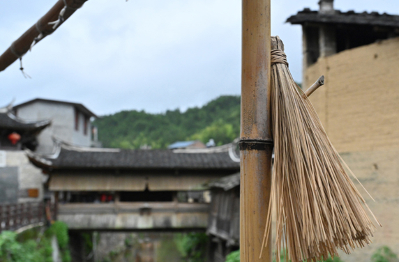 农村危房翻建审批咋这么难？人民日报记者实地调查