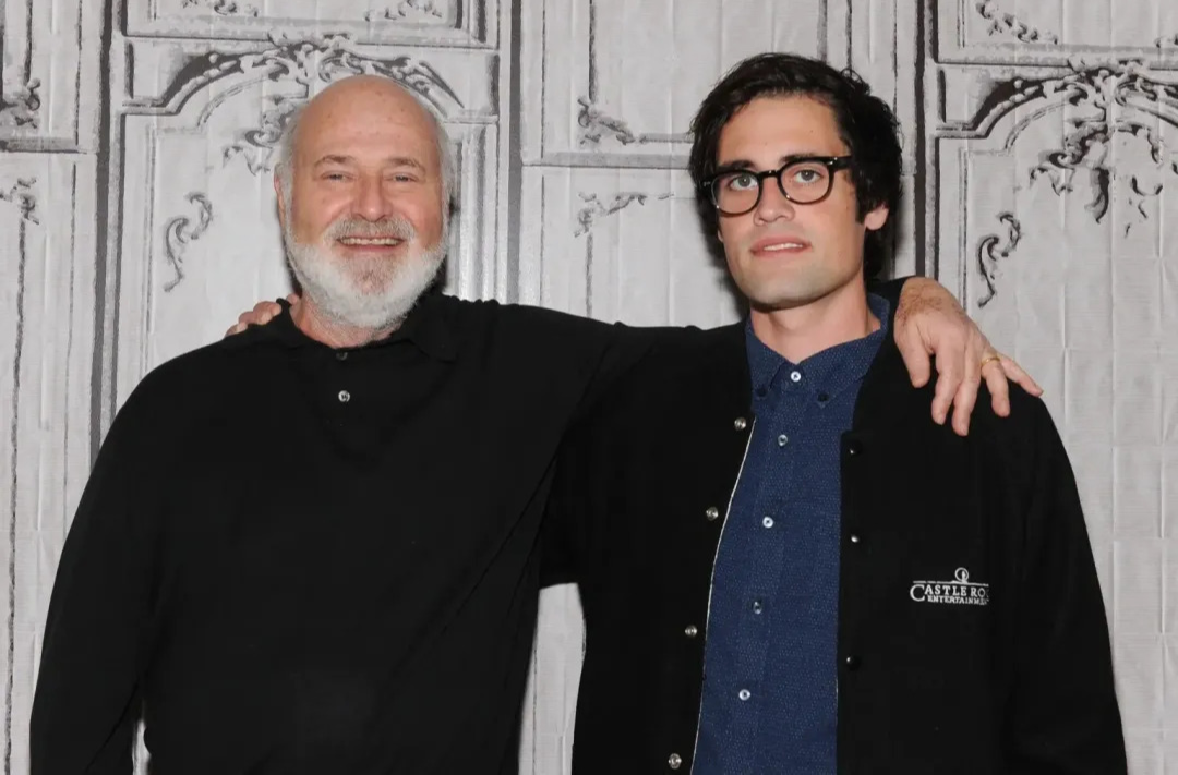 好莱坞知名导演夫妇在家中遇刺身亡，身上有多处刀伤，多人证实两人被儿子杀害