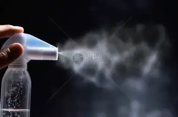 针对近期走红的预防流感“神器”，专家表示——“液体口罩”不能替代传统口罩