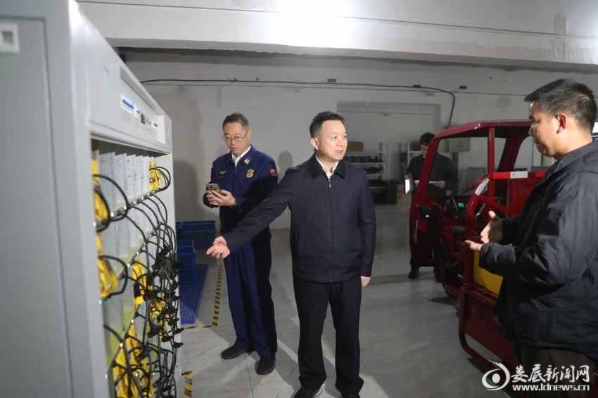 何朝晖：坚持人民至上生命至上 抓实抓细消防安全各项工作