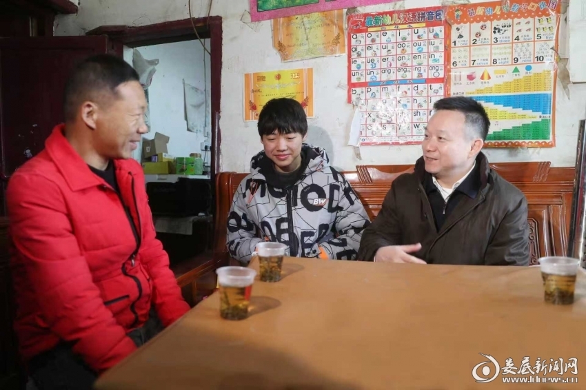 何朝晖到新化县调研