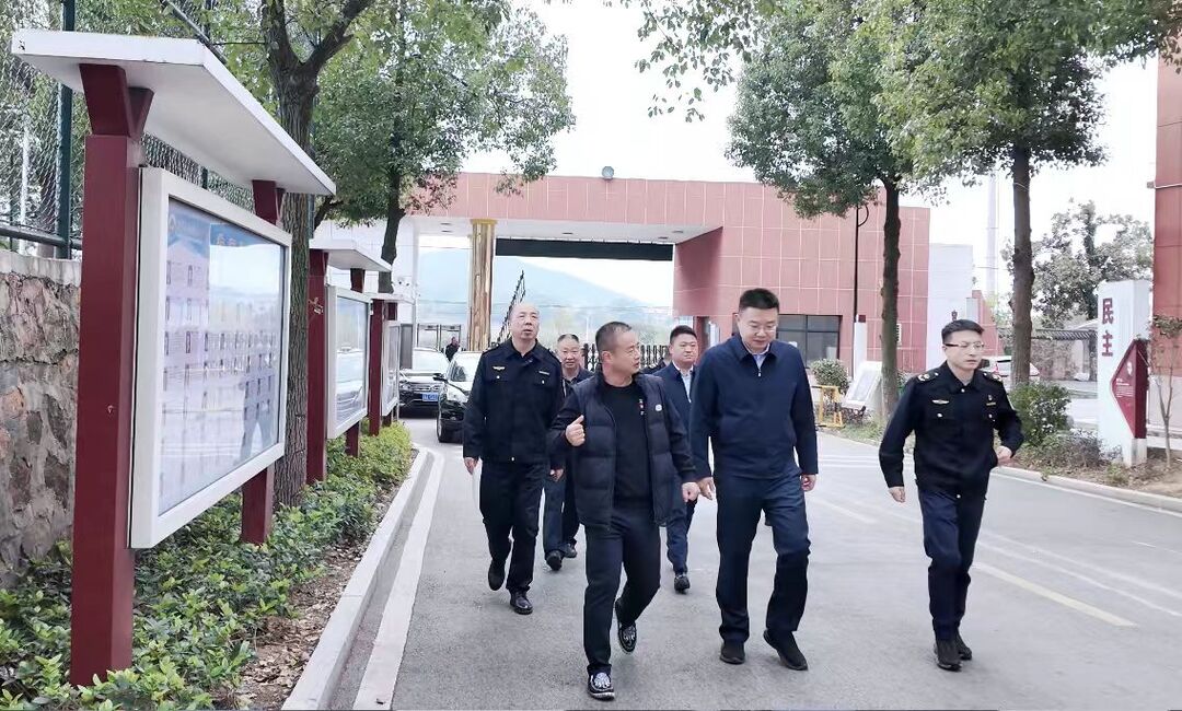 关怀教育发展，筑牢安全防线