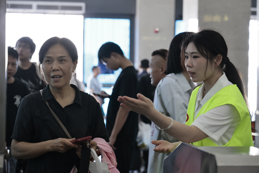 长沙民政职院优秀学子余燕：服务学生的领头“燕”