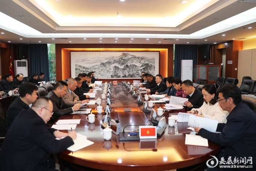 何朝晖主持召开“十五五”规划《纲要》征求意见建议座谈会