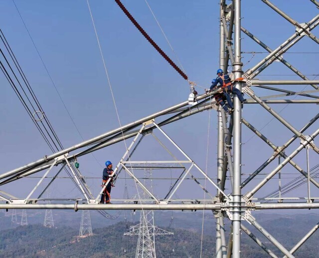 华中特高压首披“防风铠甲” 改造后关键路线可抵抗12级大风