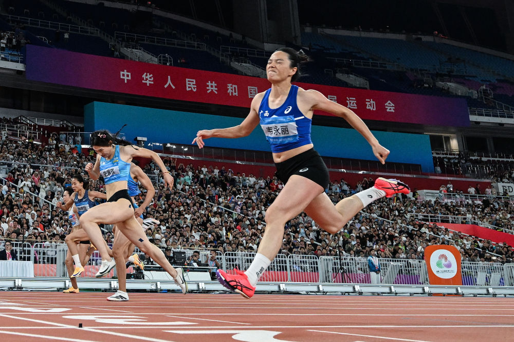 韦永丽：10秒99女“飞人” 难说告别