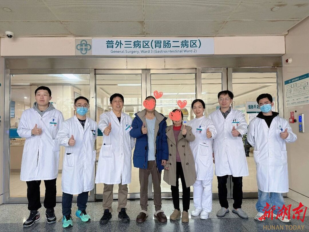 10天生死战，男子患有克罗恩病重症肠穿孔感染致休克，多学科团队启用“人工肺”全力攻坚