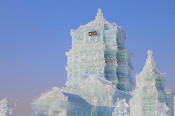 冰雕黄鹤楼惊艳亮相哈尔滨冰雪大世界