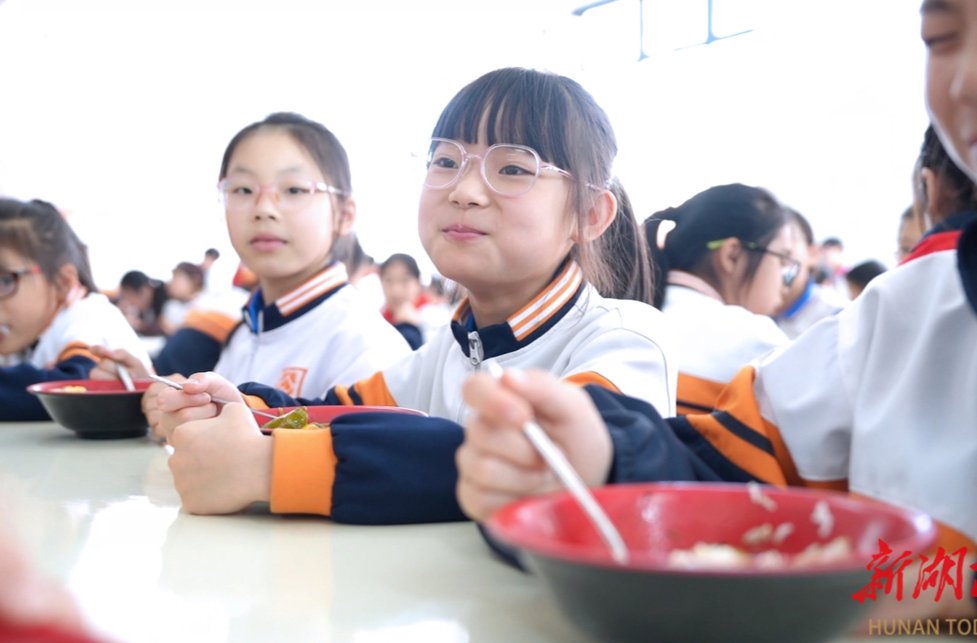 湖南日报头版｜守护校园放心餐，长沙做对了什么？