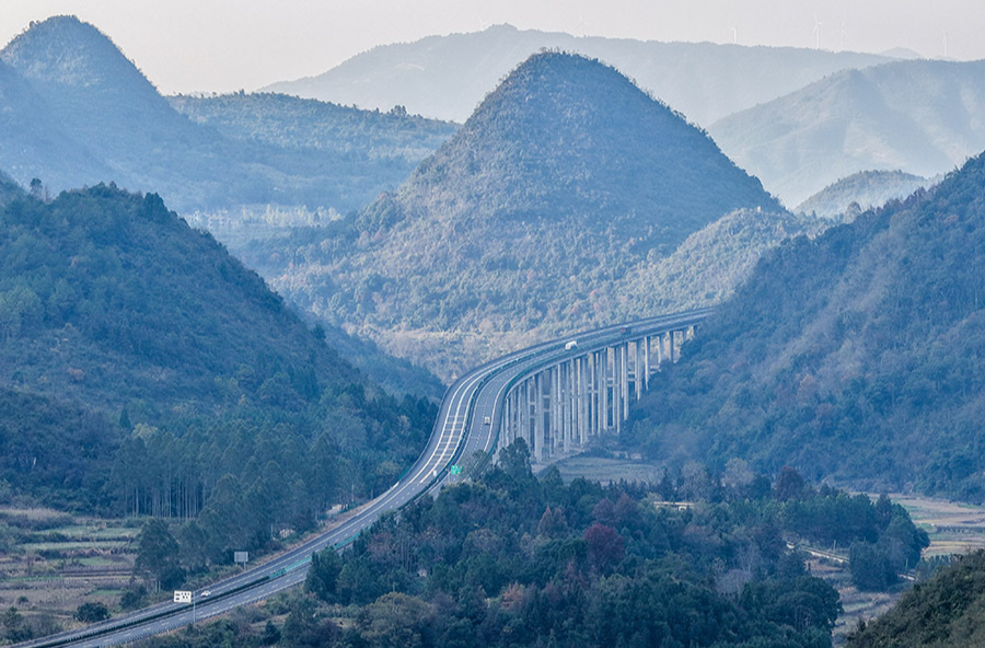 路贯群山  脉动城乡