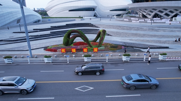 湘江新区园林绿化维护中心：向绿而行 精绣新城@湖南日报