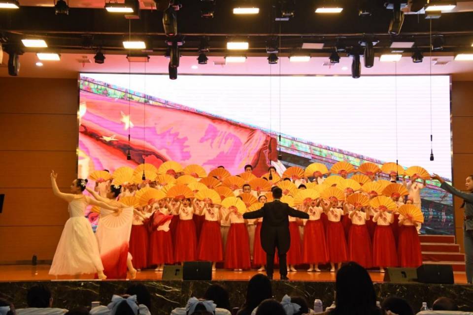 湘钢一中教育集团市十二中：美育润心 歌声筑梦 