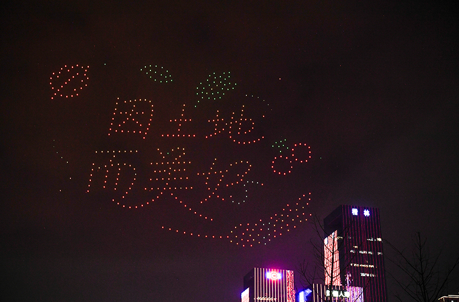 500架无人机点亮湘江夜空