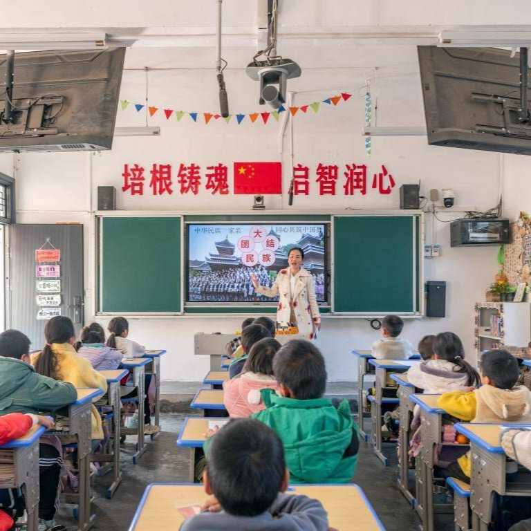 委员风采②｜​​杨湘渝：点亮教育微光 凝聚民族深情