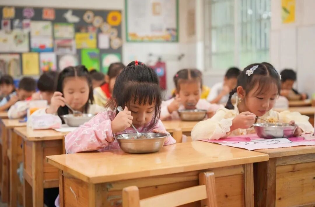 长平丨省委书记在长沙调研“全面从严治党”，为何关注这餐饭？