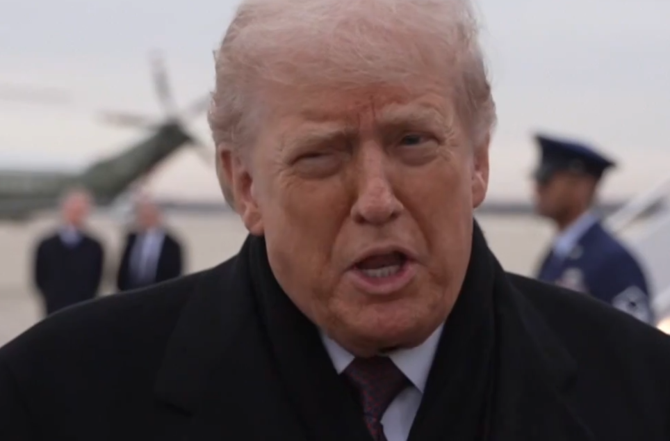 特朗普：拿了我的给我还回来 委防长：美国想赤裸裸地抢劫