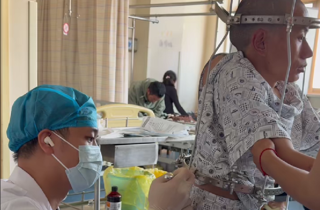 藏族小伙挺直腰杆“长高”26厘米@湖南日报