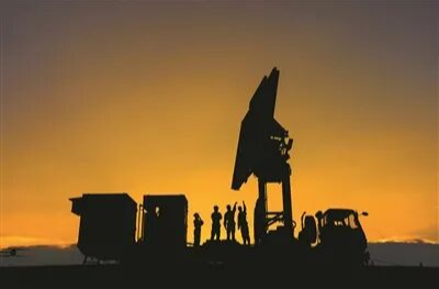 深夜警报发生特情，南部战区空军某部雷达站“一等战斗值班”，官兵捕获目标严密监控