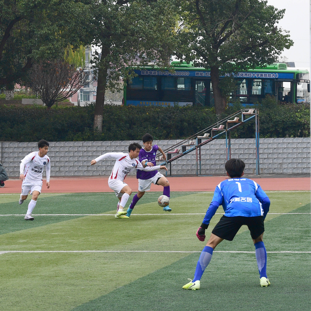 “奔跑吧·少年”2025年“新华杯”怀化市青少年足球高中组联赛总决赛落幕