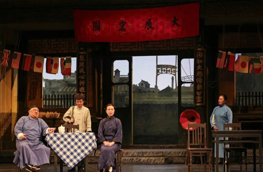 “蹲点”抢票、“连刷”多场……剧场何以“圈粉”年轻人