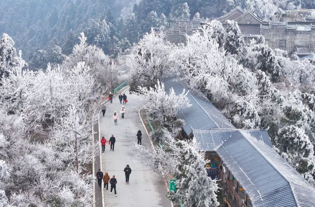 侃财邦｜“冻”感消费！湖南人爱上玩雪泡汤？