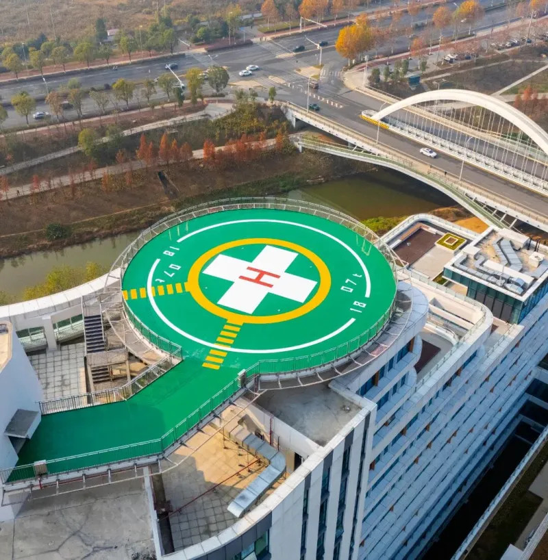 院区规划配备直升机停机坪。