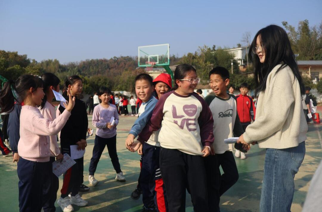 长沙市望城区雅江第二小学：冬日送温暖，润心伴成长